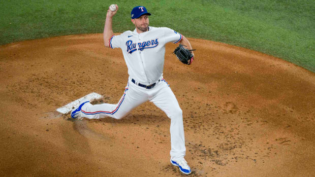 Rangers righty Max Scherzer pitching.
